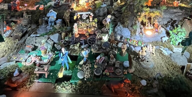 La Magia de Belén en Coatzacoalcos: Un nacimiento monumental con 2 mil 500 figuras que Ilumina la tradición decembrina