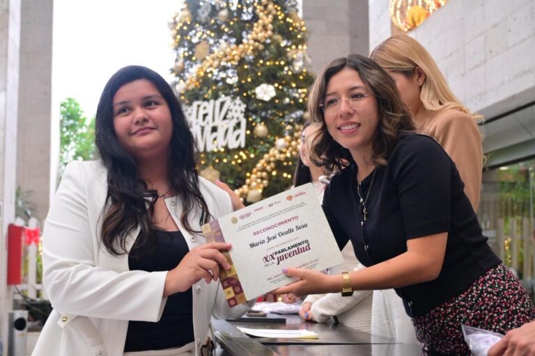 María José Ovalle, joven de Coatzacoalcos que impulsa reformas de salud e inclusión en el Congreso de Veracruz