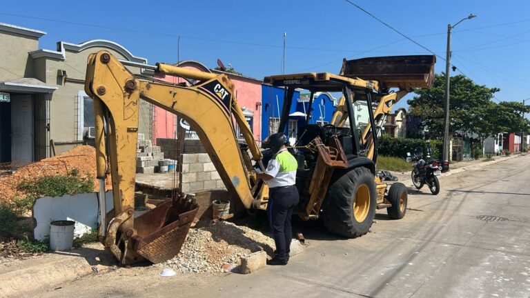 Arranca en Coatzacoalcos operativo para retirar vehículos abandonados de la vía pública
