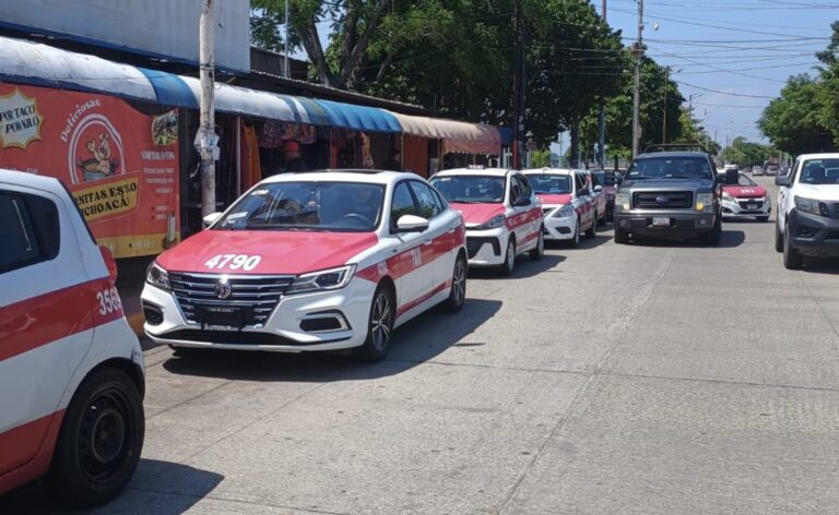 Taxistas de Coatzacoalcos enfrentan difícil inicio de 2026 por la “Cuesta de Enero”