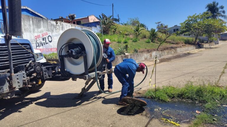 Fin de semana de trabajo: Cuadrillas de CMAS limpian la red sanitaria en seis sectores
