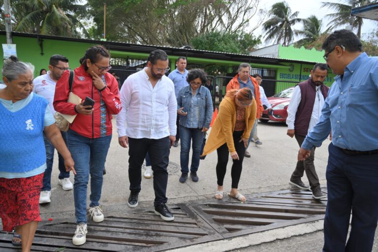 Da Pedro Miguel Rosaldo respuesta inmediata a vecinos de Santa Isabel; en horas resuelve problema de cuatro años