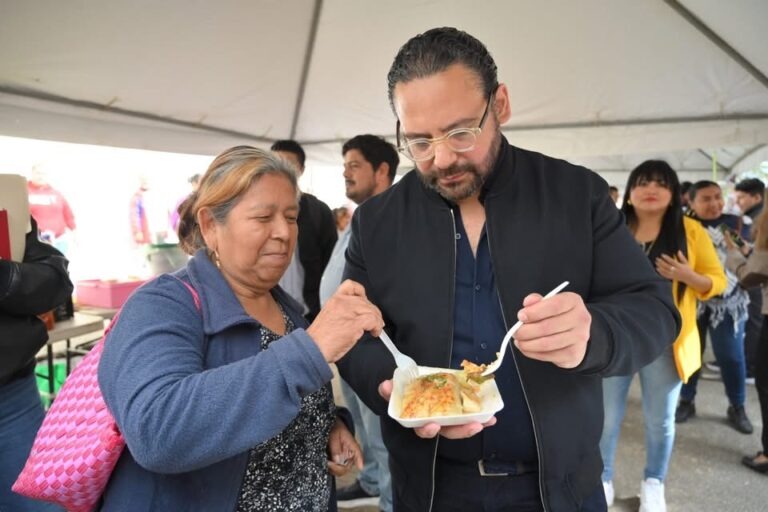 Celebra Pedro Miguel Rosaldo el Día de la Candelaria en la 8va Feria del Tamal del mercado Morelos