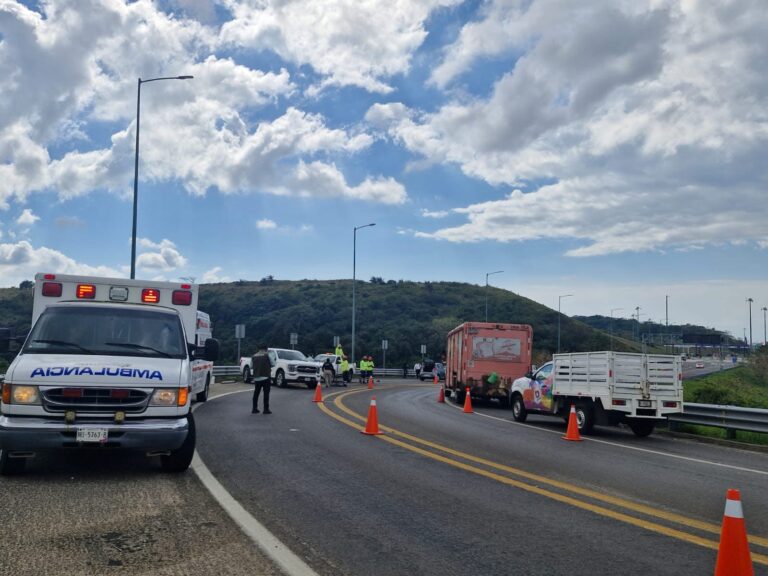 Fuerte choque deja dos lesionados en la entrada del túnel sumergido en Villa Allende