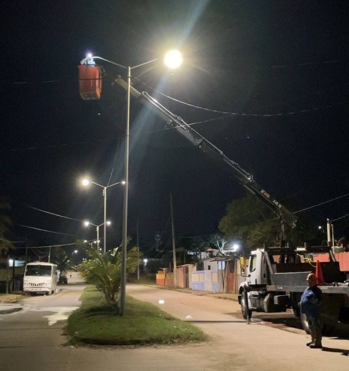Refuerza Gobierno de Coatzacoalcos alumbrado público para recuperar la seguridad y fortalecer la imagen urbana