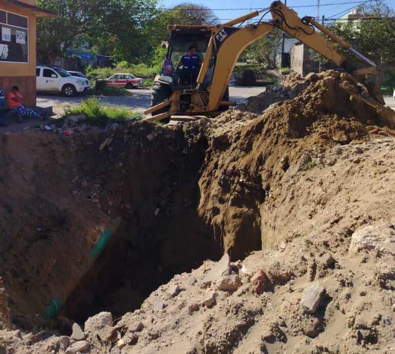 CMAS repara fugas en líneas principales y restablece el servicio de agua potable en colonias de la ciudad