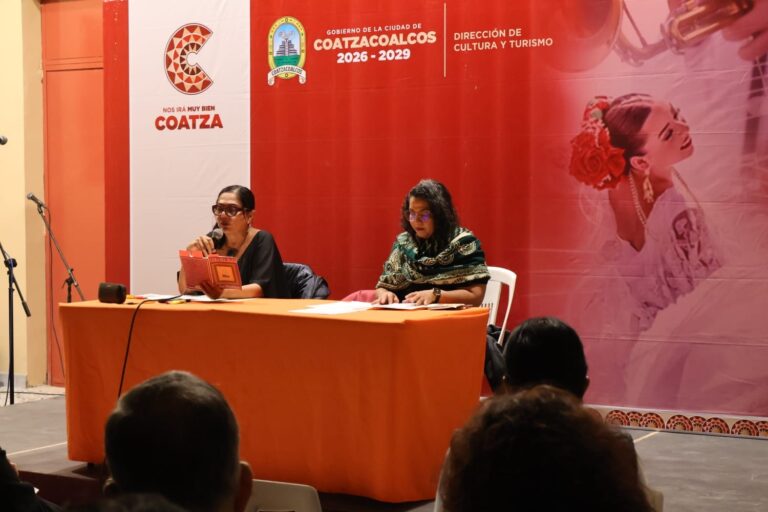 Promueve en Coatzacoalcos la cultura y la lectura con ‘Poesía a dos voces’