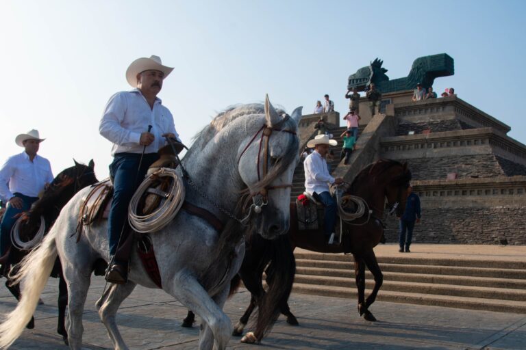 Respalda Pedro Miguel Rosaldo cabalgata del Ejército en Coatzacoalcos