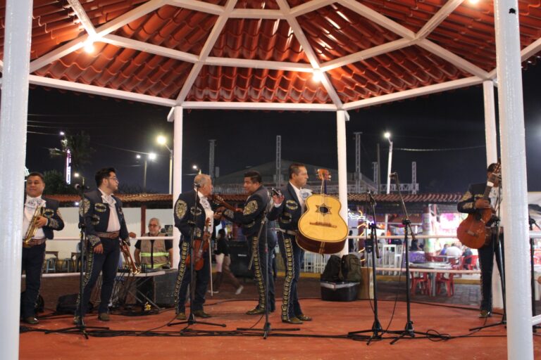Vibra la tradición en la Plaza del Mariachi durante la Expo Feria Coatza 2026