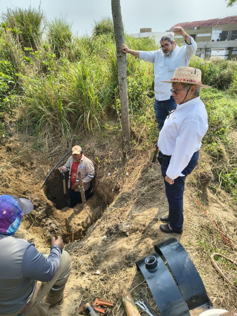 Continúa CMAS con la instalación de válvulas expulsoras de aire para restablecer el suministro de agua potable en el poniente