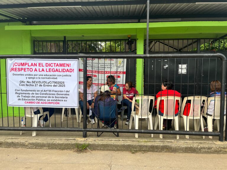Docentes toman la Secundaria General 5 en Coatzacoalcos; exigen respeto a la legalidad laboral