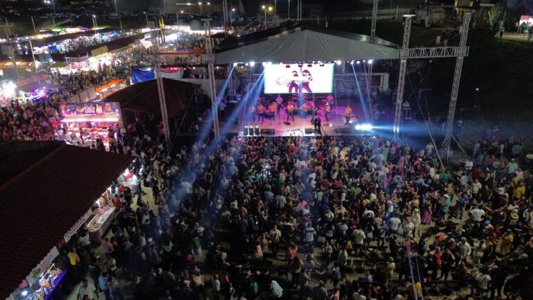 Talento local brilla en la Expo Feria Coatza 2026 con más de 100 presentaciones