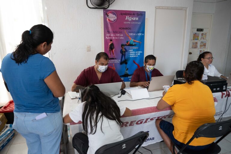 Llega Unidad Médica Móvil a Ciudad Olmeca para brindar atención médica gratuita