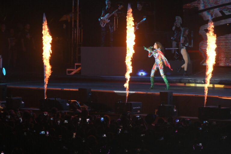 Cierra Gloria Trevi con broche de oro la Expo Feria Coatza 2026 en una noche de éxito total