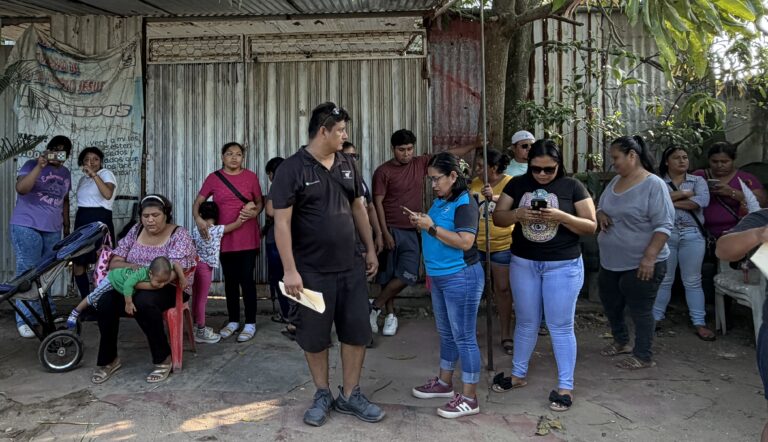 Padres de familia toman primaria “Wenceslao Victoria Soto” en Coatzacoalcos; exigen destitución de la directora por irregularidades