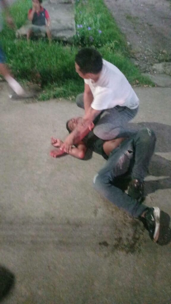 Entregan a la Policía Municipal a joven que enseñaba sus partes íntimas en parque infantil de villa Allende