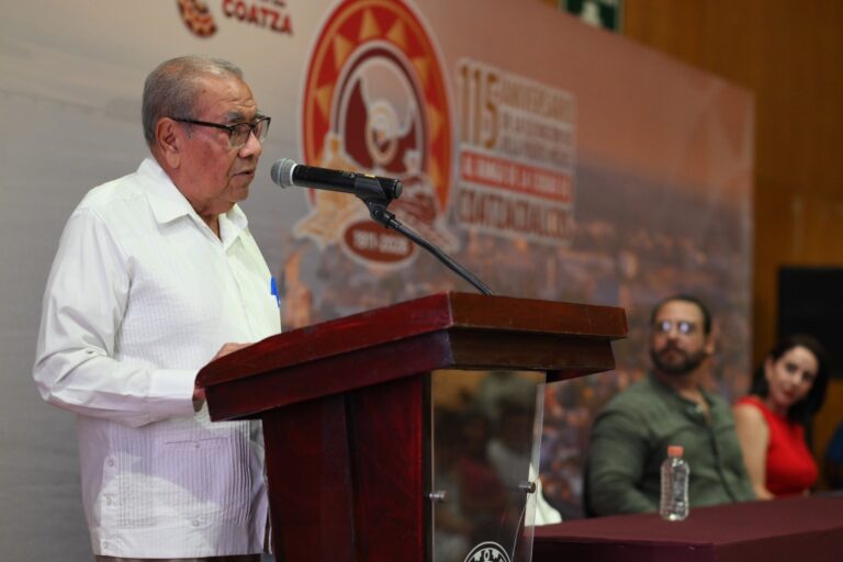 Tiene Coatzacoalcos nuevo Cronista de la Ciudad: nombran al profesor Gilberto Peralta Baltazar