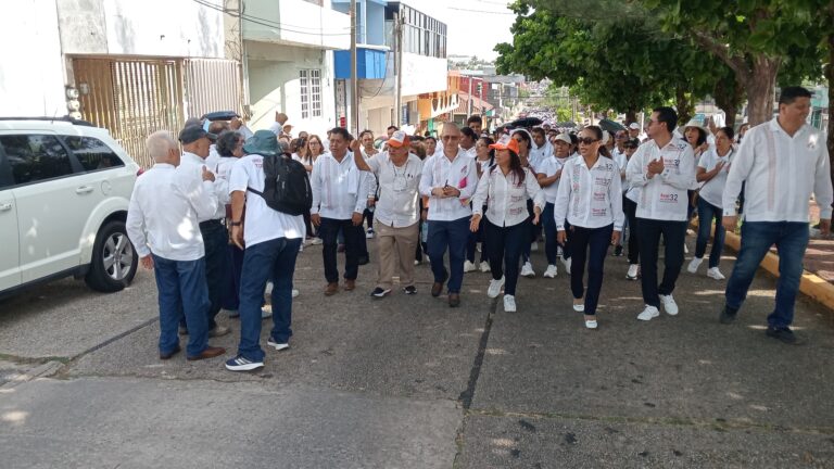 Maestros de la Sección 32 exigen solución a crisis educativa; 500 afectados en Coatzacoalcos