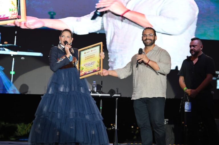 Conquistan Javier Camarena y Natalia Jiménez Coatzacoalcos en el Festival del Mar 2026