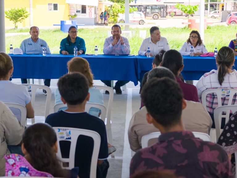 Alcalde de Coatzacoalcos recibe obras de infraestructura social en favor de las familias